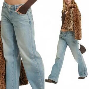 Pacsun Casey Low Rise Baggy Jeans Grommet Light Indigo NWT Rosie Size 28